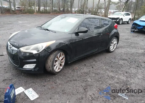 2013 Hyundai Veloster Base W/Black/Base W/Gray/Base W/Red/Re:mix z USA, uszkodzony, nr VIN KMHTC6AD3DU160022